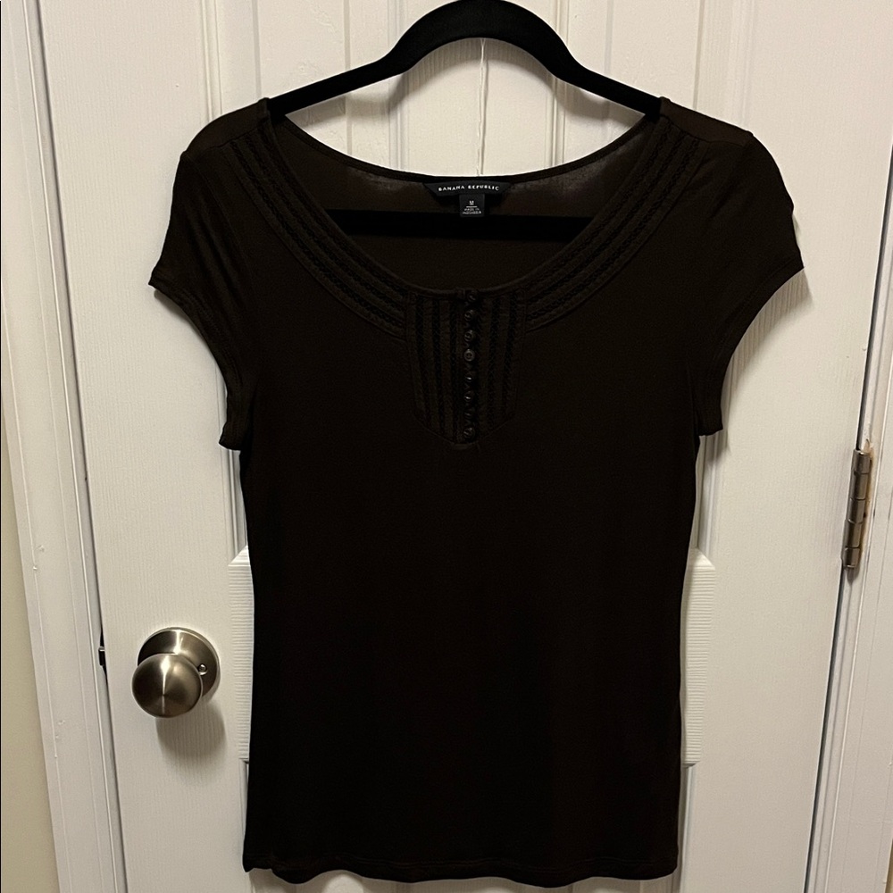 Banana Republic Brown Scoop Neck Short Sleeve Tee with Pintuck Placket